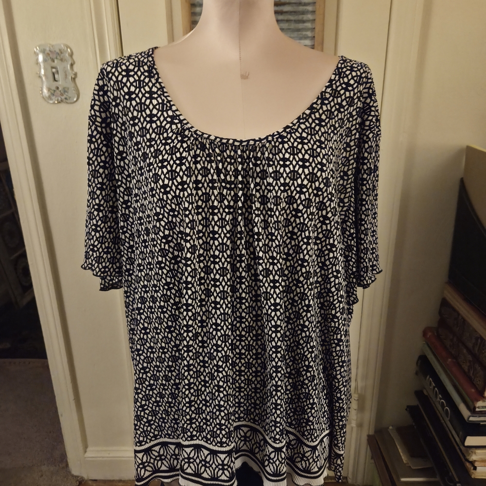 Dressbarn Black and White Geometric Blouse